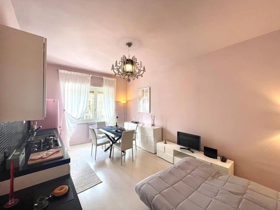 Cipro Pink House Apartment Rom