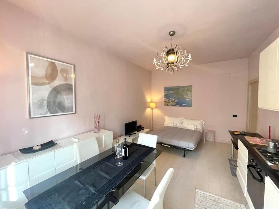 Apartment Cipro Pink House