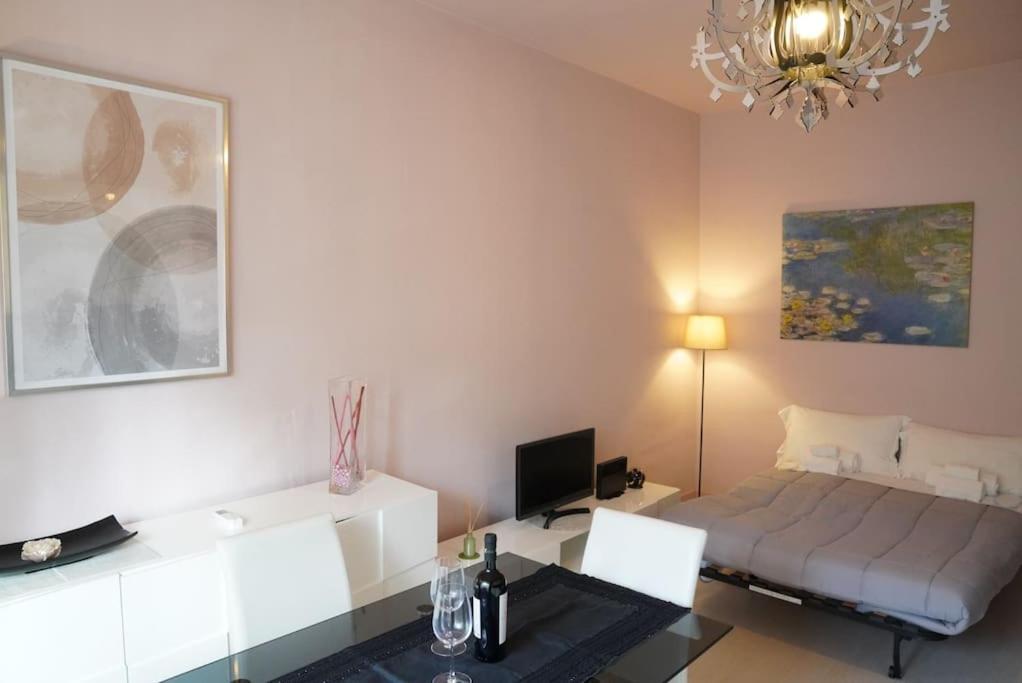 Cipro Pink House *