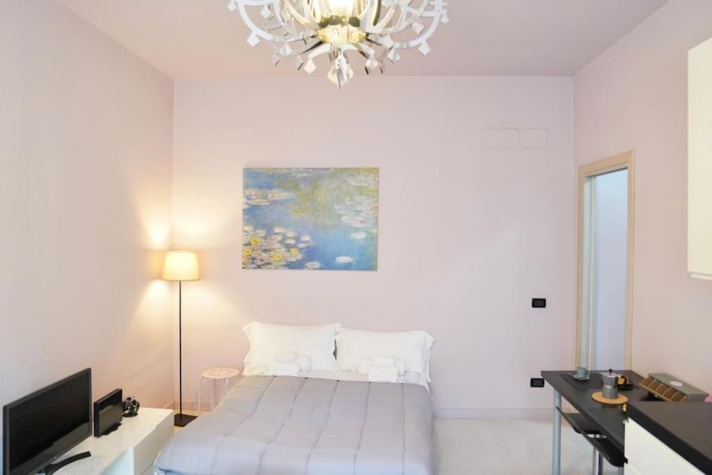 Cipro Pink House *