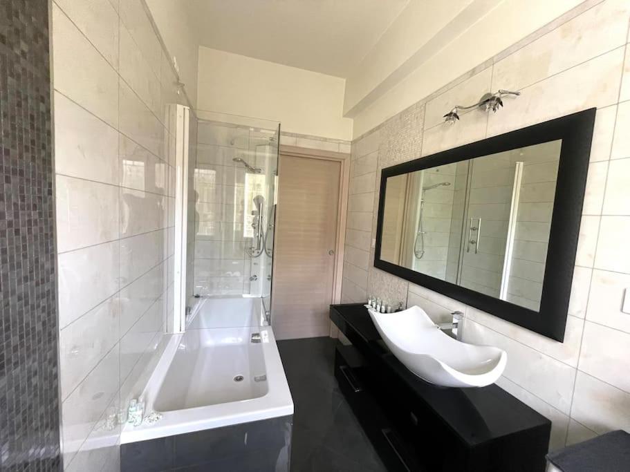 Cipro Pink House Apartment